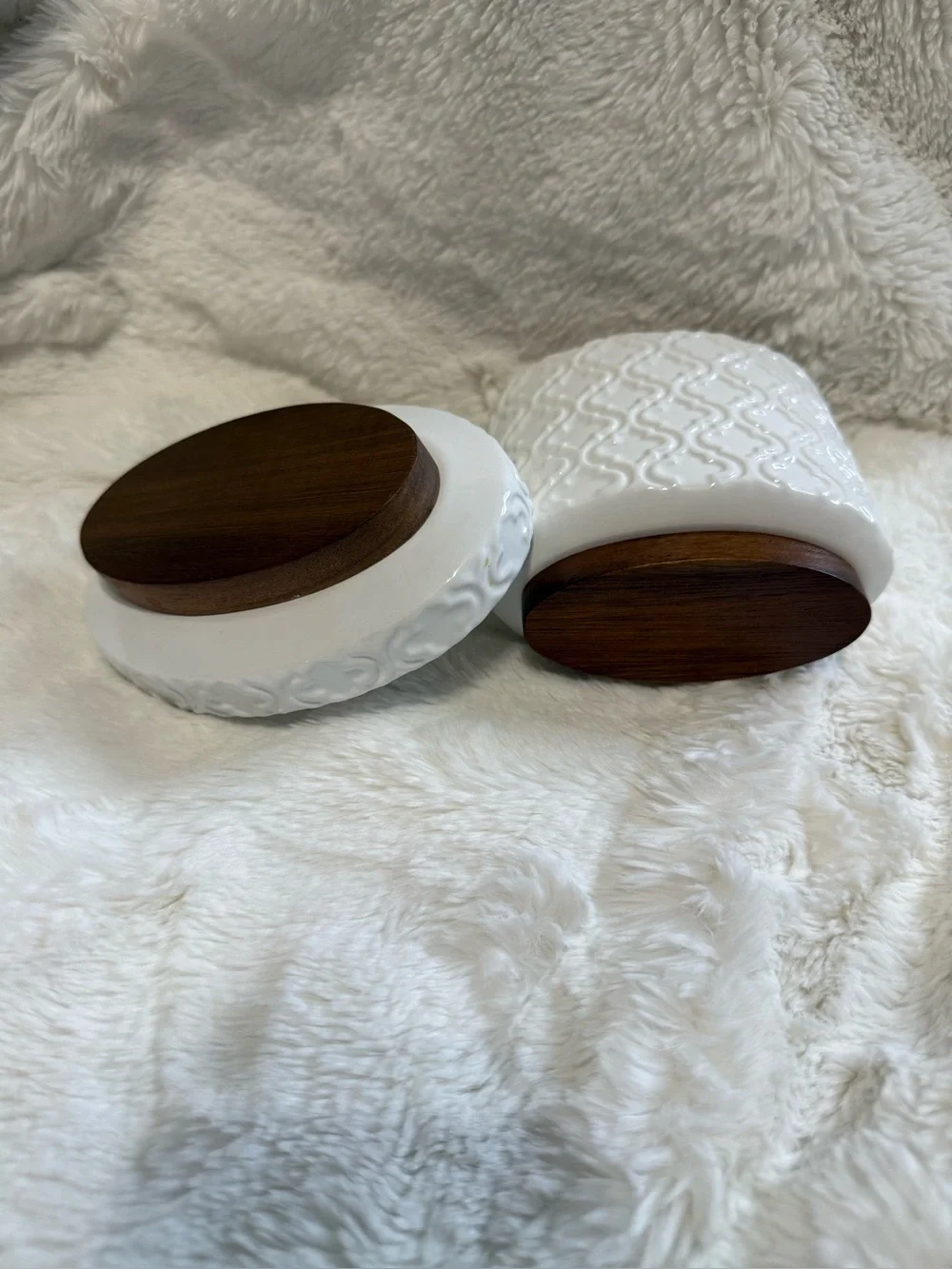White Ceramic Bathroom Set - Quatrefoil Soap Dish & Toothbrush Holder